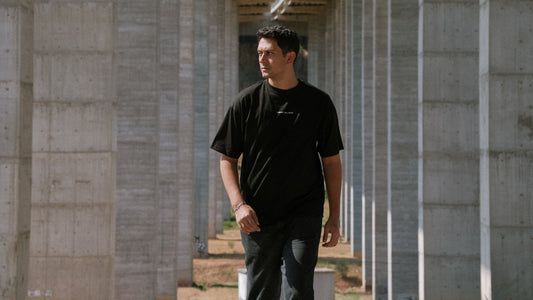 More Or Less Marka Logolu Bisiklet Yaka Kısa Kollu Siyah Unisex Tişört